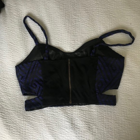 ASTR Chevron Cut-out Crop Top - Picture 2 of 5